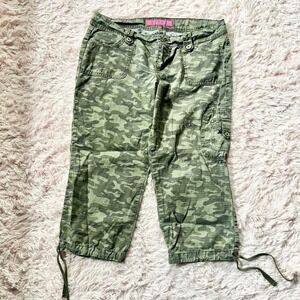 Vintage Y2K Camo Grunge Low Rise Cargo Capris Juniors 11 Edgy Punk Rugged Indie